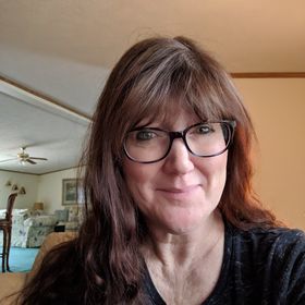 Profile Picture of Lisa Grant (@ilovebookzz) on Pinterest