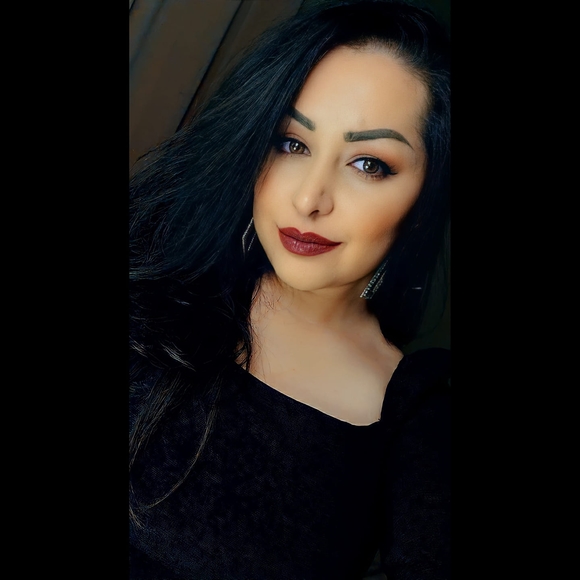 Profile Picture of Juliet Envieh (@juli69) on Poshmark