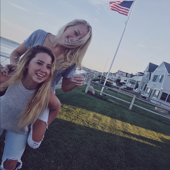 Profile Picture of Jenn Quinn (@jennnquinn) on Poshmark