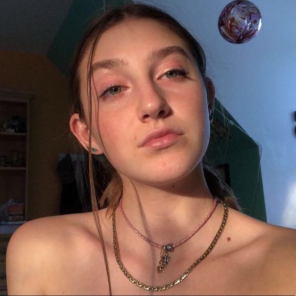Profile Picture of Sam Ness (@sammy_906) on Poshmark