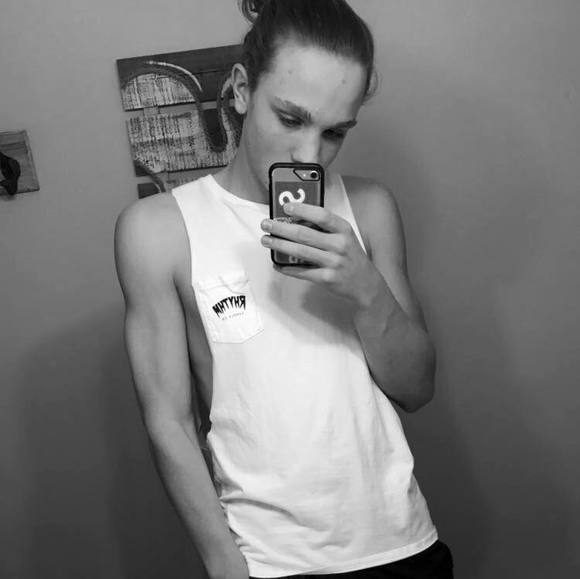 Profile Picture of Garrett Bomhardt (@gbomb302789) on Poshmark