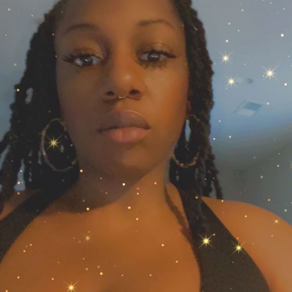 Profile Picture of Debbie Alexander (@mztrinii) on Poshmark