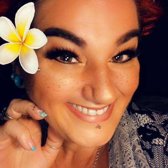 Profile Picture of Amber Privett (@honeydo36) on Poshmark