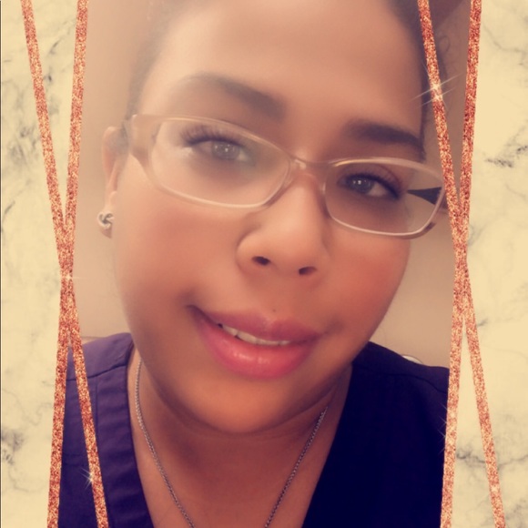 Profile Picture of Alma Chilin (@almachilin) on Poshmark