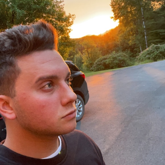 Profile Picture of Ryan Corey (@rcorey7) on Poshmark