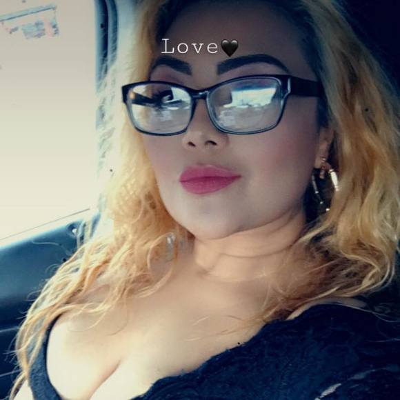 Profile Picture of Kuin Kuinz (@xinakuin) on Poshmark