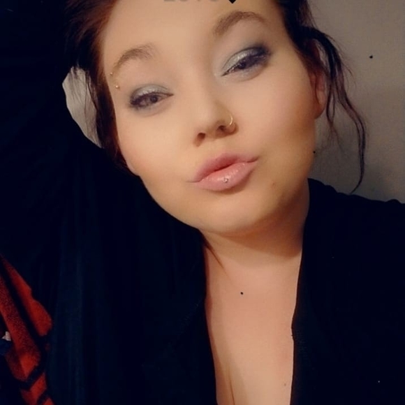 Profile Picture of Lorraine Goulart (@lgoulart) on Poshmark