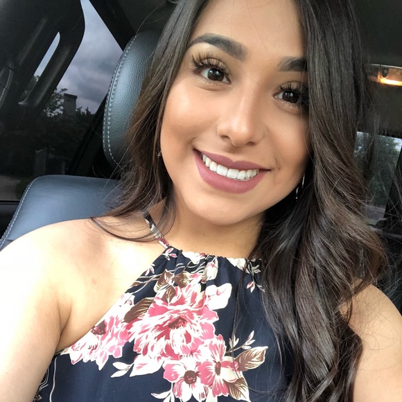 Profile Picture of Alice Avila (@aliceavila35) on Poshmark