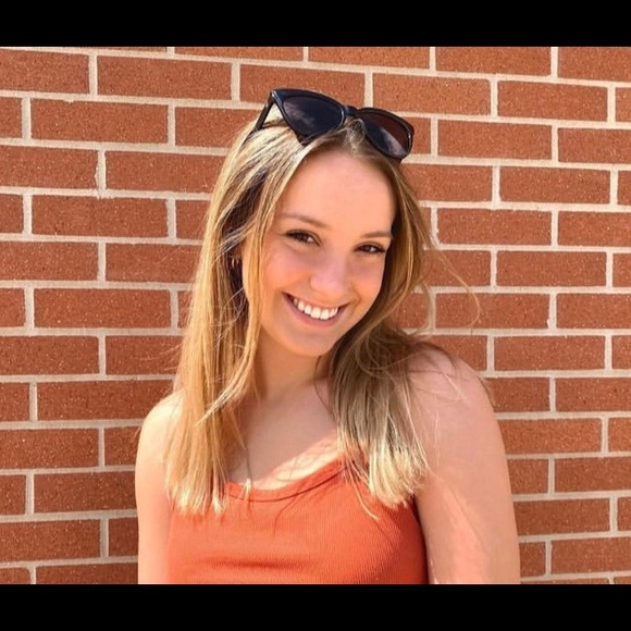 Profile Picture of Lily Reeg (@lilyreeg) on Poshmark