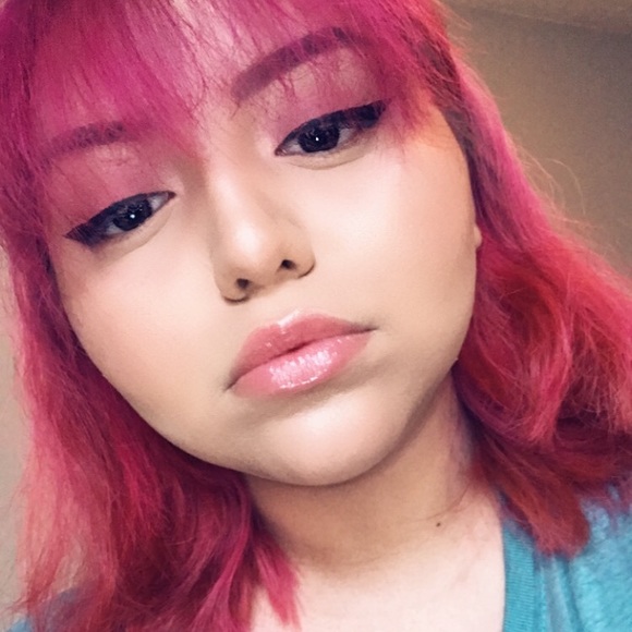 Profile Picture of Cassandra Cisneros (@casscis00) on Poshmark