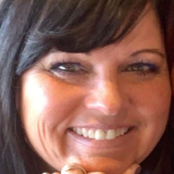 Profile Picture of Sherry Hoyle (@shoyle1) on Poshmark