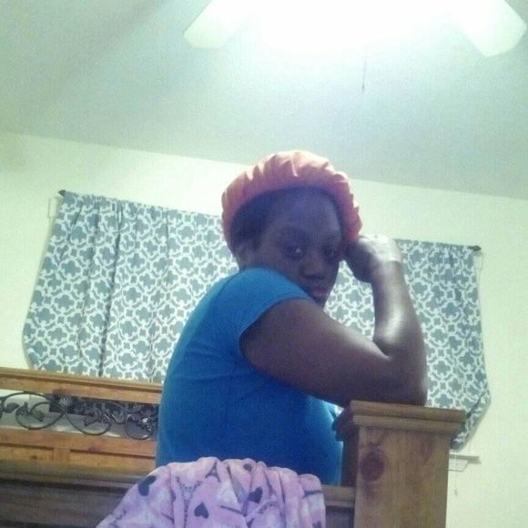 Profile Picture of Shawna Eubanks (@shawnaeubanks) on Poshmark