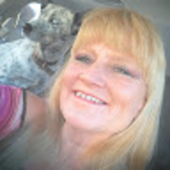Profile Picture of Betsy Page (@betsy_page) on Poshmark