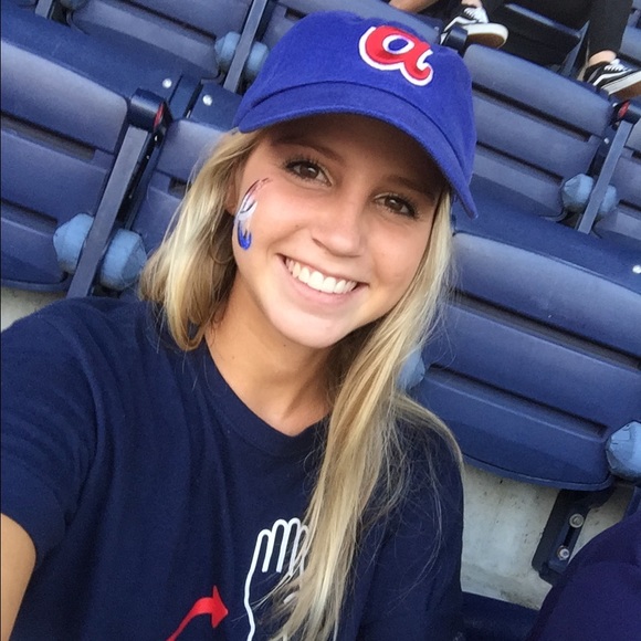 Profile Picture of Ashley Maccoy (@ashmaccoy) on Poshmark