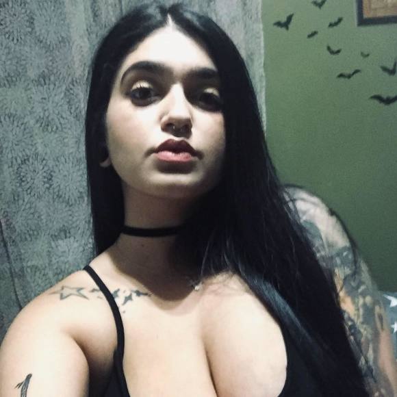 Profile Picture of Grethel Gonzalez (@gretz126) on Poshmark