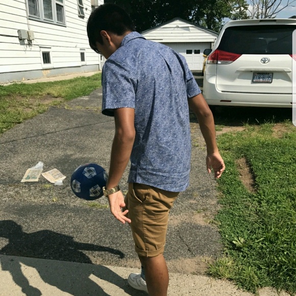 Profile Picture of Joshua Valladares (@joshy36o) on Poshmark