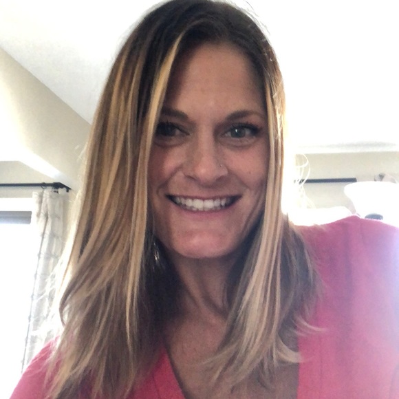 Profile Picture of Laura Baum (@laurieannb5) on Poshmark