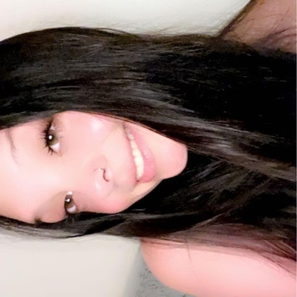 Profile Picture of Bailey Claney (@baileyclaney) on Poshmark