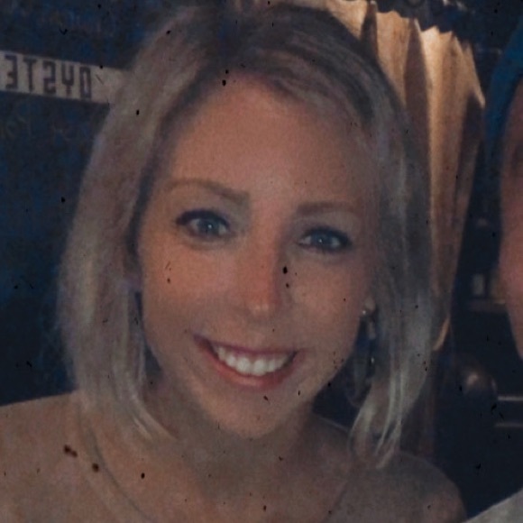 Profile Picture of Erika Enquist (@ejenquist) on Poshmark
