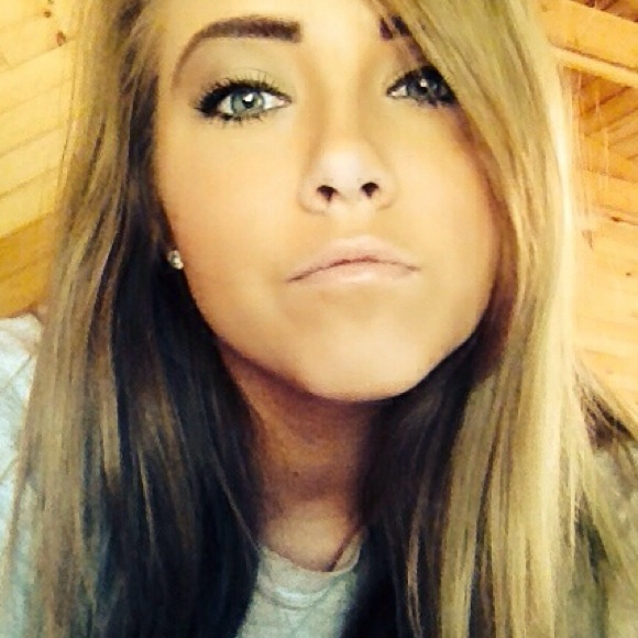 Profile Picture of Julie Babbitt (@jrbabb16) on Poshmark