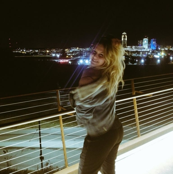 Profile Picture of Cassidy Whipple (@whipplecream98) on Poshmark