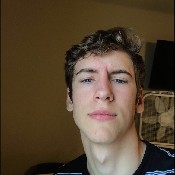 Profile Picture of Tommy Reece (@tommyreece) on Poshmark