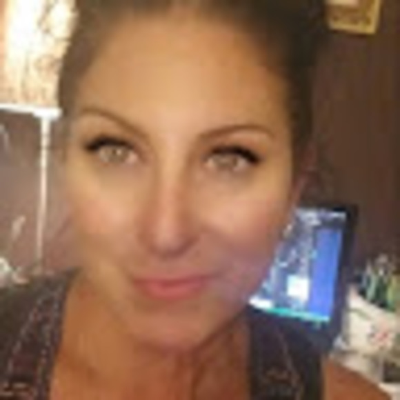 Profile Picture of Annita Dorchak (@annitadorchak) on Poshmark