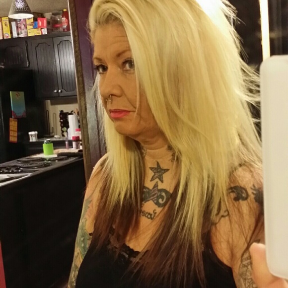 Profile Picture of Chelsea Petoskey (@candylawson1) on Poshmark