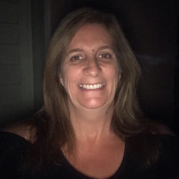 Profile Picture of Debbie Grant (@debes5) on Poshmark