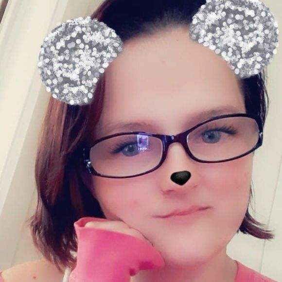 Profile Picture of Carrie Atwell (@carrie_atwell) on Poshmark