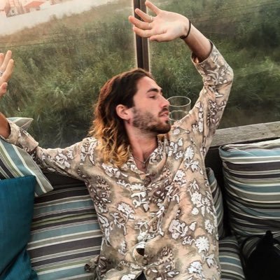 Profile Picture of Max (@YellowJoyWaves) on Twitter