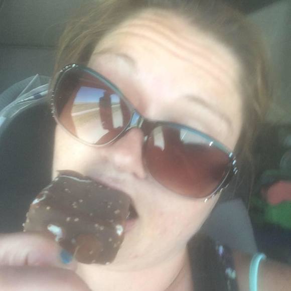 Profile Picture of Lani Helgerson (@helgersonl) on Poshmark