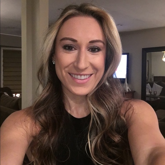 Profile Picture of Giuliana Rovedo (@giuliana821) on Poshmark
