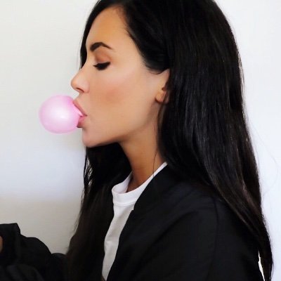 Profile Picture of Jackie Gillum (@snackiegillum) on Twitter
