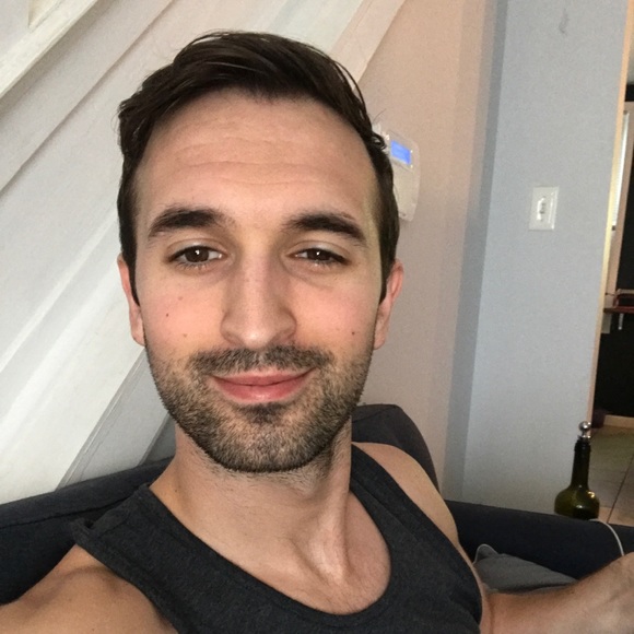 Profile Picture of Derek Brookens (@dbrookens) on Poshmark