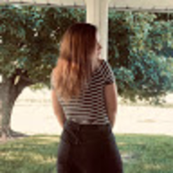 Profile Picture of Brooke Deloof (@24bdeloof) on Poshmark