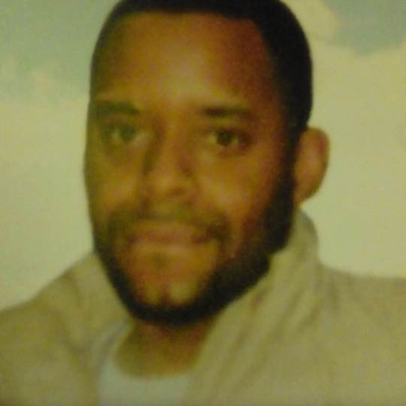 Robin Twyman - Poshmark Profile Picture of Robin Twyman (@rltwyman) on Poshmark