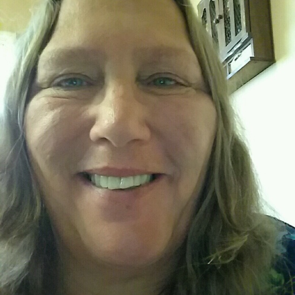 Profile Picture of Brenda Billett (@wolfmanamsoil1) on Poshmark