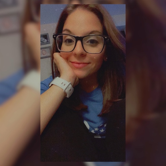 Profile Picture of Jillian Mansueto (@jillmansueto) on Poshmark