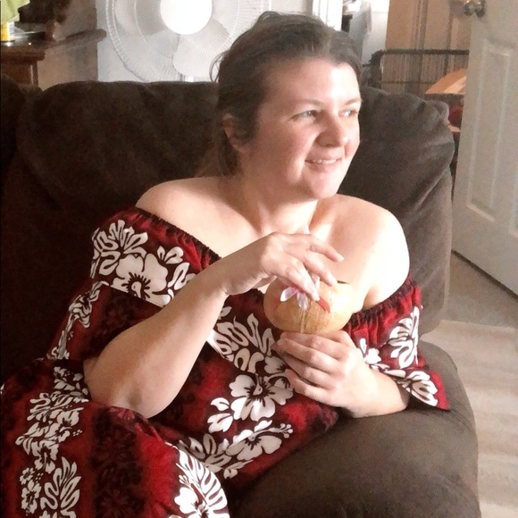Profile Picture of Jennifer Crowell (@jennifercrow563) on Poshmark