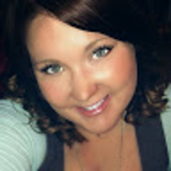 Profile Picture of Catherine Thompson (@catherinetho578) on Poshmark