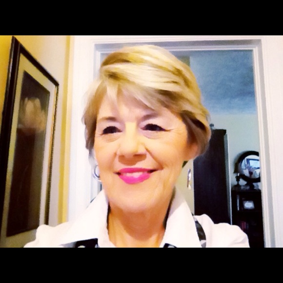 Profile Picture of Wanda Bartch (@mishoe) on Poshmark