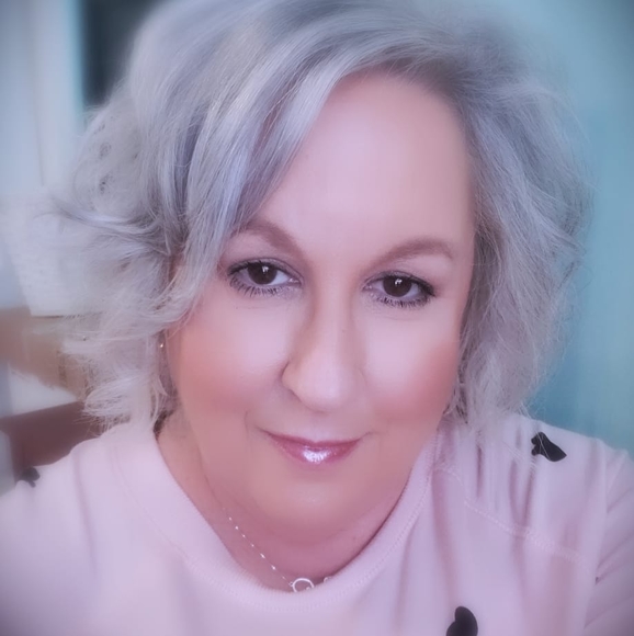 Profile Picture of Paula Voight (@paulavoight) on Poshmark