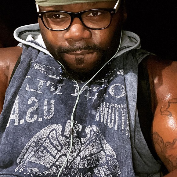 Profile Picture of Chris Singletary (@theone87) on Poshmark