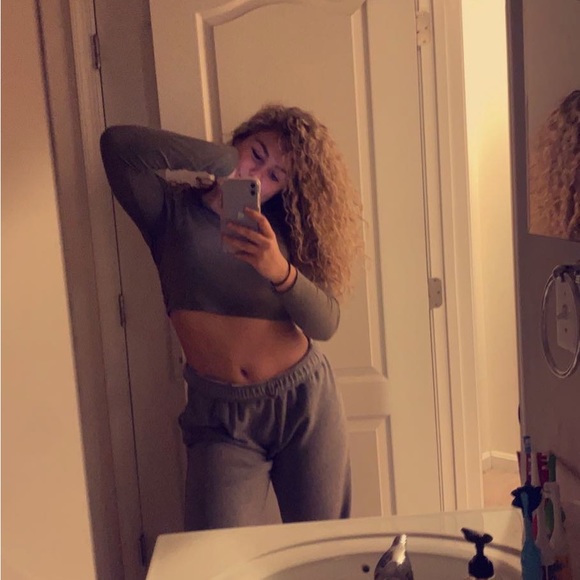 Profile Picture of Tori Lloyd (@torilloyd569) on Poshmark