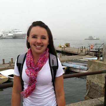 Profile Picture of Carrie Birch (@birchatthabeach) on Twitter