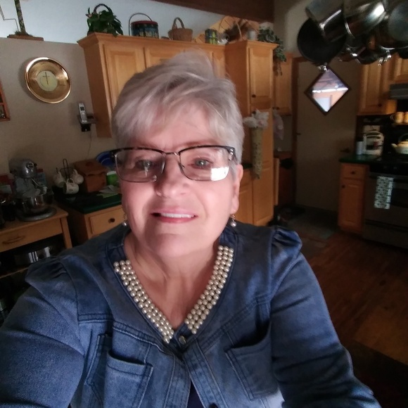 Profile Picture of Cheryl Bodenus (@packermom2003) on Poshmark