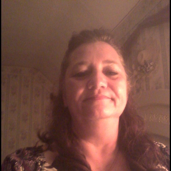 Profile Picture of Robin Blosser (@auntdobbie) on Poshmark