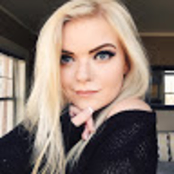 Profile Picture of Alexandria Wirth (@alexandriawirth) on Poshmark