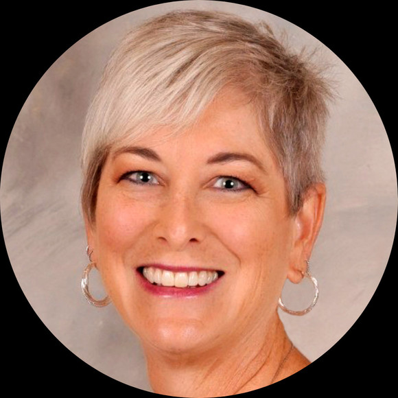 Profile Picture of Lisa Catlin (@lisa_catlin) on Poshmark